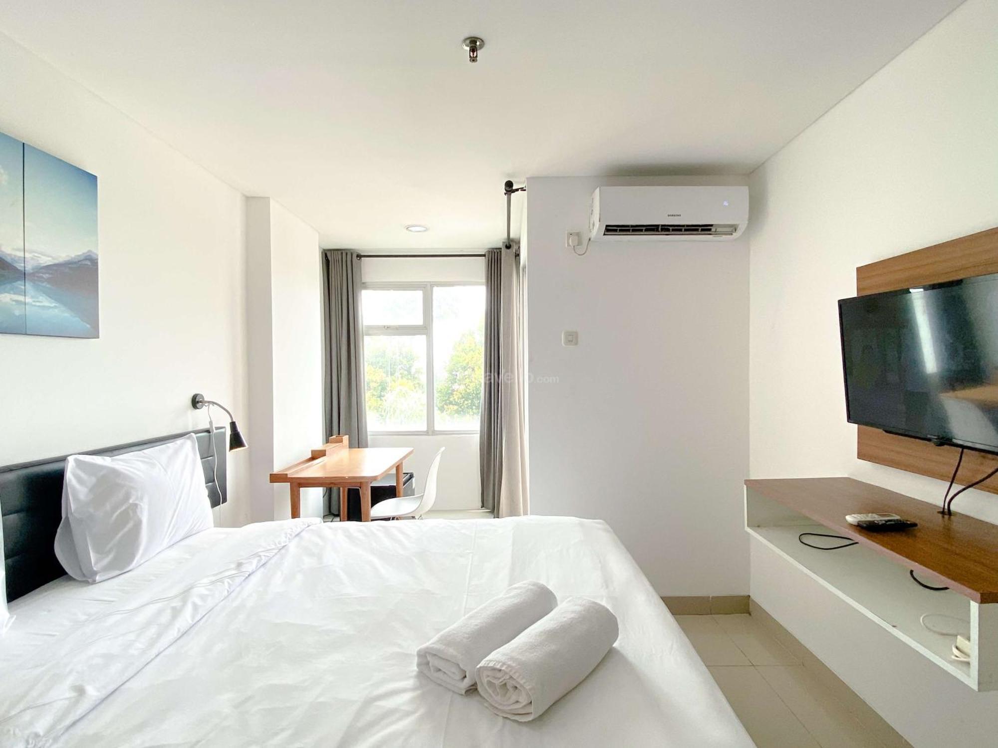 Modern Look And Homey Studio At Enviro Apartment By Travelio Cikarang Eksteriør billede