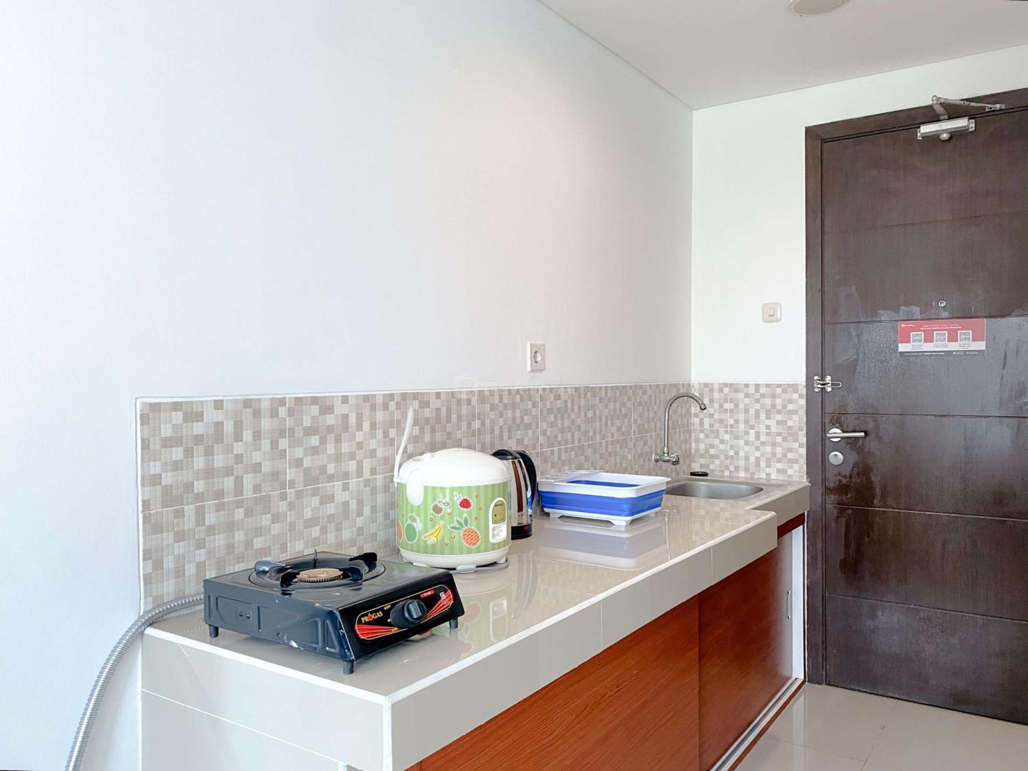 Modern Look And Homey Studio At Enviro Apartment By Travelio Cikarang Eksteriør billede